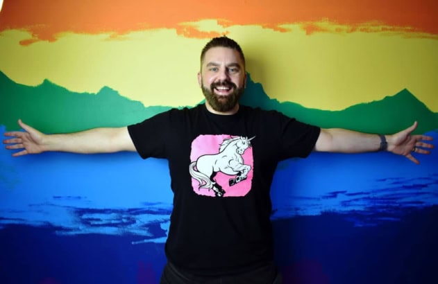 Blink: Terry Geo writes about his one-man gay rom-com and the themes within it, Etcetera Theatre 16 – 20 August ’23