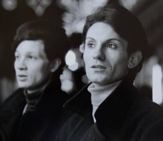 I travestiti, Genoa 1965-67 (© Martini & Ronchetti Courtesy Archivio Lisetta Carmi)