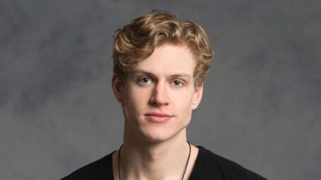 QX meets James Daly ahead of his lead role in Dracula, A Comedy Of Terrors at The Menier Chocolate Factory, 8 March – 3 May ’25
