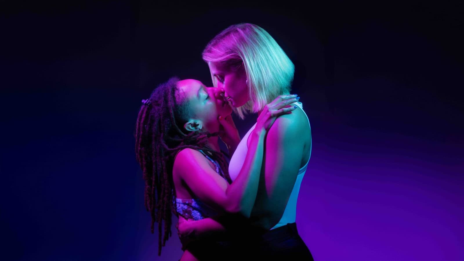 Patricia Allison and Stefanie Martini in Private View (credit Madeleine Penfold)